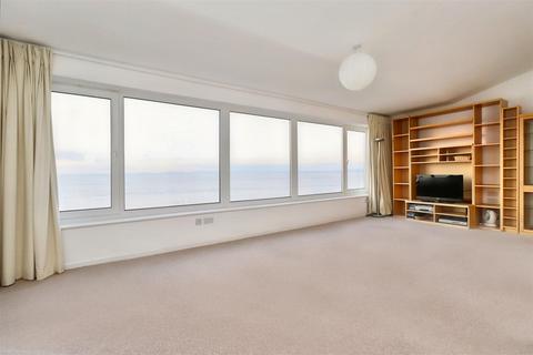 Outstanding coastal location with... 3 bed flat for sale