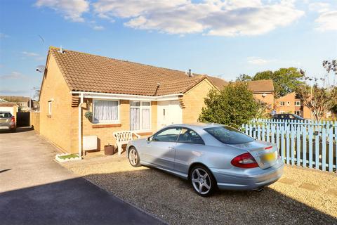 Within a cul de sac close to Clevedon... 1 bed semi