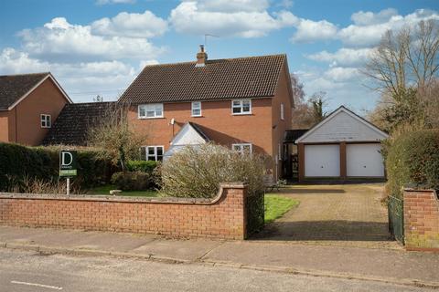 Peasenhall Road, Halesworth IP19 4 bed detached house for sale