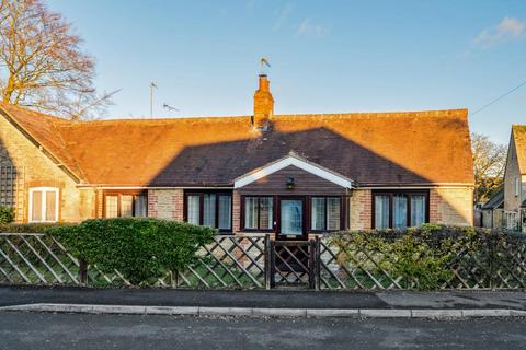 Carterton,  Oxfordshire,  OX18 2 bed cottage for sale