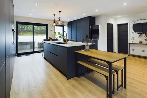 Hillside, Bristol BS20 4 bed detached house for sale