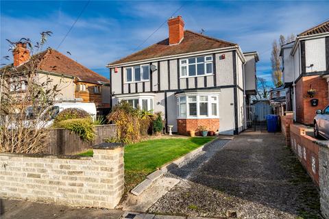 Grantham Avenue, Grimsby... 3 bed semi