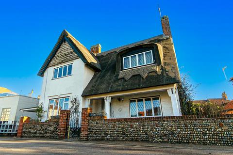 The Green, Southwold IP18 4 bed detached house for sale