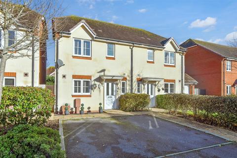 Fellows Gardens, Yapton, Arundel... 3 bed semi