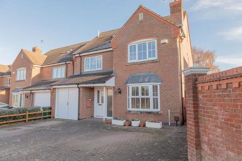 Cleveland Road, Wigston LE18 6 bed detached house