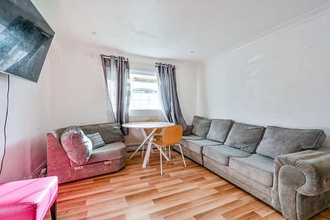 Highfield Road, Acton, London, W3 3 bed flat for sale