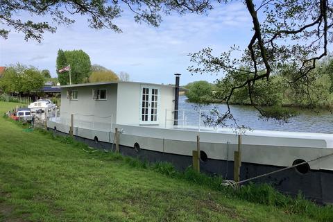 Bridge Road, Lowestoft NR33 3 bed houseboat for sale