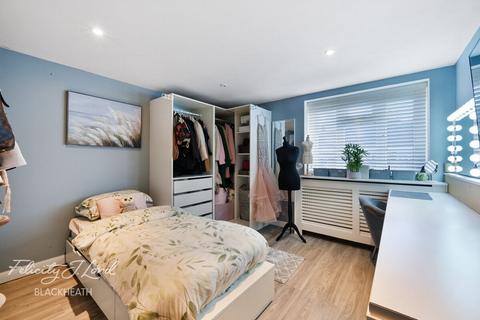 Little Heath, London 2 bed apartment for sale