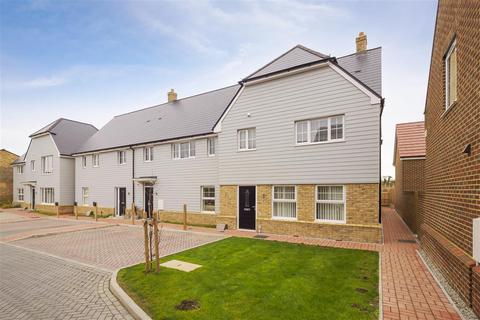 Hoo Farm Way, Monkton Road, Minster 3 bed semi