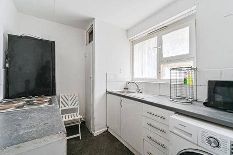 Cottage Grove, Clapham North, London... 1 bed flat for sale