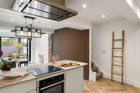 100 Victoria Road, Dartmouth, Devon 4 bed townhouse for sale
