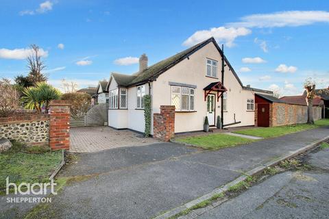Squires Bridge Road, Shepperton 2 bed semi