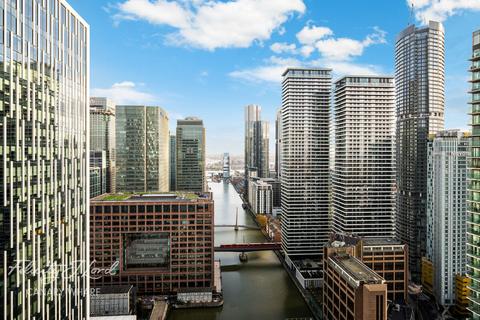 Landmark Pinnacle, Canary Wharf, E14 2 bed apartment for sale