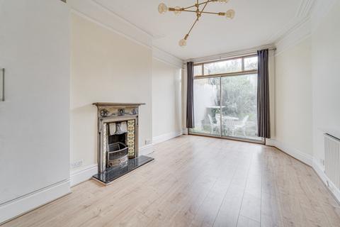 Cecil Road, Muswell Hill N10 2 bed apartment for sale