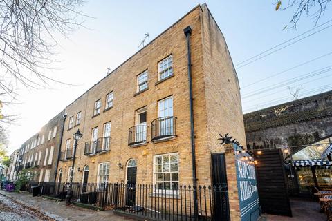 Paradise Row, Bethnal Green, London, E2 4 bed end of terrace house for sale