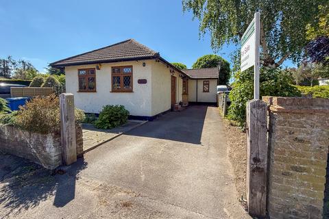 Wraysbury, Berkshire 3 bed detached bungalow for sale