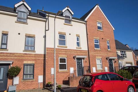 3 bedroom town house for sale