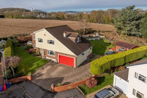 Queens Gardens, Caldicot NP26 5 bed detached house for sale