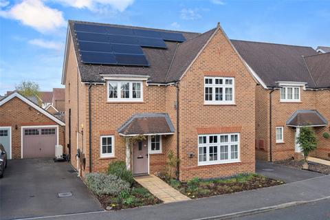 Kingfisher Chase, Berkshire RG12 4 bed detached house for sale