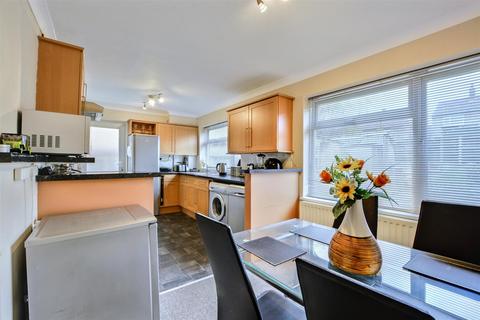 Kilvington Road, Arnold, Nottingham 3 bed semi