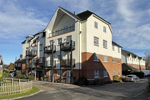 Godalming  *No Onward Chain* 2 bed flat for sale