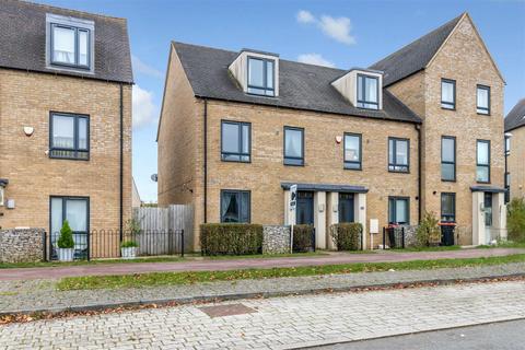 Hayton Way,Tattenhoe Park 3 bed townhouse for sale