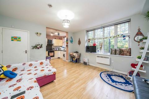 Spur Road, Isleworth TW7 1 bed flat for sale