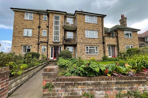 Givendale Court, Scarborough YO12 2 bed apartment for sale