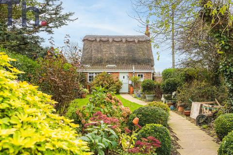 Chale Street, Ventnor PO38 2 bed cottage for sale