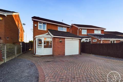 Oakdale Meadow, Leeds 3 bed detached house for sale