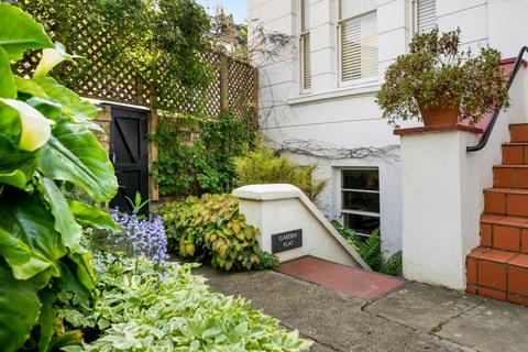 Sunningdale Gardens, London, W8 2 bed flat for sale