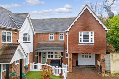 Whitakers Way, Loughton 3 bed detached house for sale