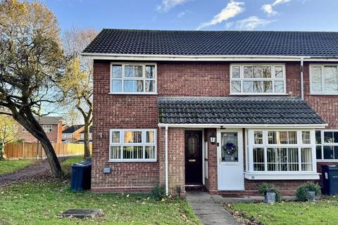 Lyneham Gardens, Sutton Coldfield 2 bed maisonette for sale