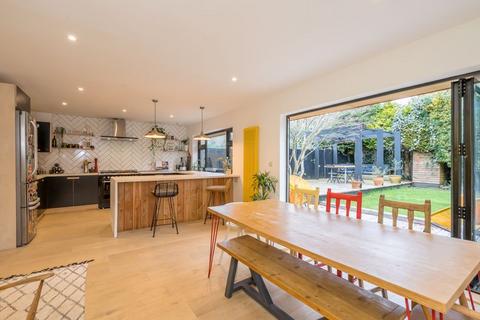 Fairfield Close, Chichester 4 bed semi