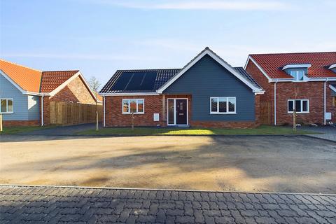 7 Field Mews, Frating Road, Great... 3 bed bungalow for sale