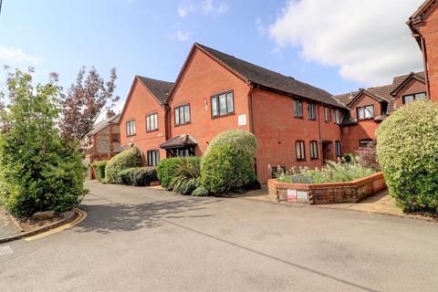 Springfields, Penn HP10 2 bed apartment for sale