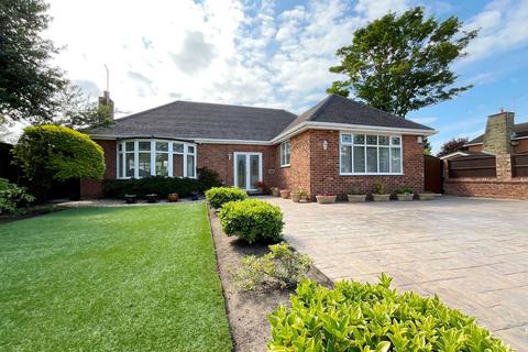 Liverpool Road, Southport PR8 3 bed detached bungalow for sale