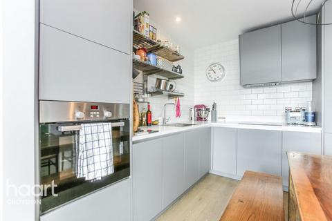 High Street, Croydon 2 bed flat for sale