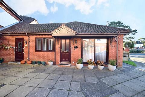 Lilac Court, Scartho DN33 2 bed retirement property for sale