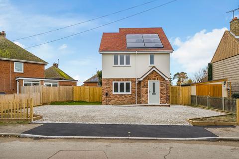 Bayfield, Painters Forstal, ME13 3 bed detached house for sale