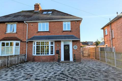 18 Belvidere Road, Shrewsbury, SY2 5LR 5 bed semi