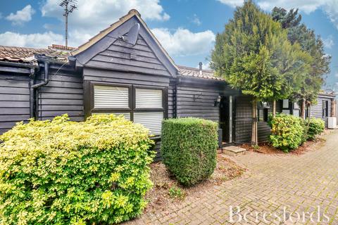 Coxtie Green Road, Pilgrims Hatch, CM14 1 bed bungalow for sale