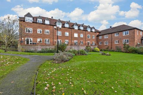 Belmont Road, Leatherhead, Surrey 1 bed ground floor flat for sale