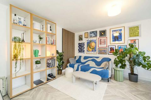 Ollgar Close, London W12 1 bed flat for sale