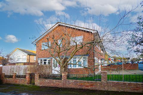 4 bedroom end of terrace house for sale