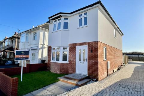 Kingswell Road, Bournemouth BH10 3 bed detached house for sale