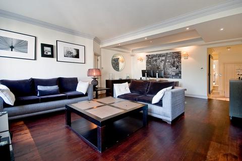 Ennismore Gardens, Knightsbridge SW7 2 bed apartment for sale