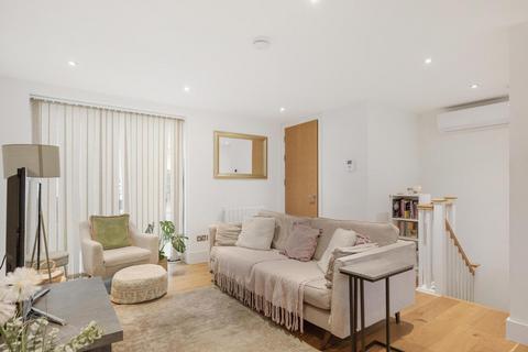 Edgeley Road, London 2 bed flat for sale