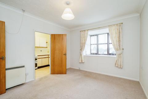 Marlborough Court, Oulton Broad NR32 2 bed apartment for sale
