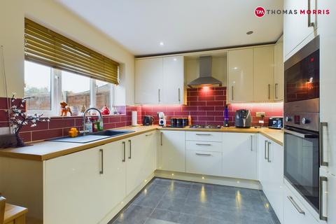 Rectory Gardens, Huntingdon PE29 2 bed semi
